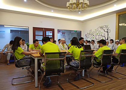 公司管理人員-開會(圖1) 公司生產(chǎn)車間