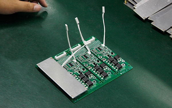 簡單的介紹一下鋰電池保護板的均衡原理(圖1) 簡單的介紹一下鋰電池保護板的均衡原理